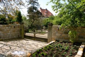a stone fence with a gate in a yard at Villa Sunnyside 1 in Dresden