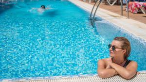 Bazén v ubytování Hotel RH Royal - Recommend for adults nebo v jeho okolí