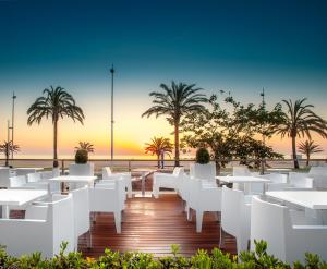 a rendering of a restaurant with white tables and palm trees at RH Bayren Hotel & Spa 4* Sup in Gandía