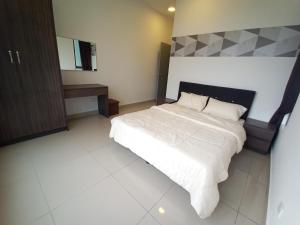 a bedroom with a large white bed in it at Homestay at Palas Horizon with sunrise view in Brinchang