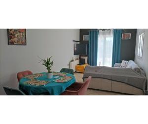 Postel nebo postele na pokoji v ubytování Rafaela Apartment