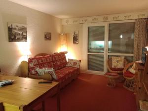 a living room with a couch and a table at le Vercors en toute simplicite in Autrans