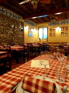 a restaurant with a table with wine glasses on it at Carlito's Trattoria con alloggio in Vertemate