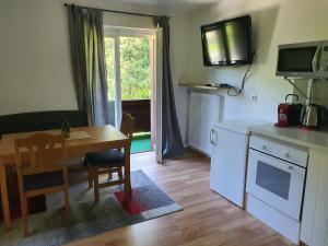 A kitchen or kitchenette at Landhaus Alexa Még 15 kép