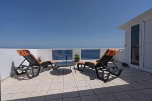Balkón nebo terasa v ubytování Spacious house with huge terrace facing the sea