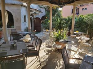 Restaurace v ubytování Rooms and apartments PALMA B&B