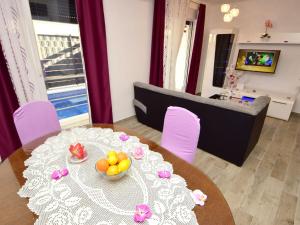TV a/nebo společenská místnost v ubytování Apartment Marin by Interhome + 9 fotografií