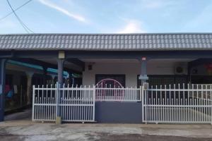 a building with a white fence in front of it at Mersing Spacious 3bedroom with free parking space in Mersing