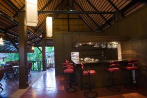 a bar in a restaurant with red stools at Inrawadee Resort in Jomtien Beach