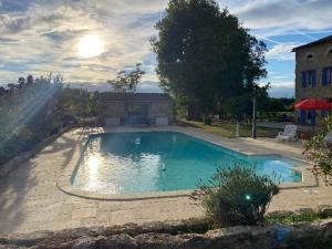 A piscina localizada em Demeure De La Tour ou nos arredores