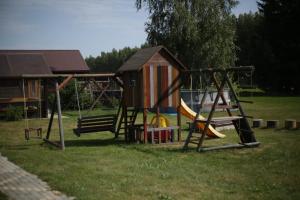 Herní místnost nebo prostor pro děti v ubytování Viesu māja Ramatas