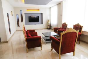 a waiting room with chairs and a table and a tv at HİTİT OTEL in Ankara
