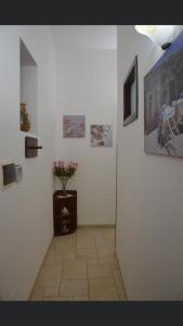 a hallway with a vase of flowers on a wall at Casa Vacanze Da Laura in San Vito lo Capo
