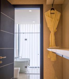 Koupelna v ubytování Bel Air Crest Hotel & Suites