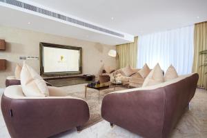 Posezení v ubytování Bel Air Crest Hotel & Suites