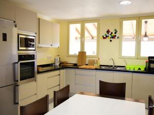 Dapur atau dapur kecil di Les Poujols 6 Pers +10 gambar