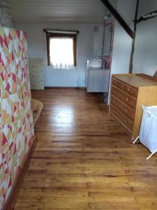 Gîte d'Hildegarde with sauna客房内的一张或多张床位