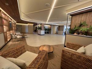 a lobby with couches and chairs and a table at Hotel Primavera Park in Benidorm