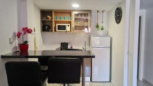 A kitchen or kitchenette at TREBOL Apartamentos Benalmádena