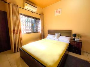 a bedroom with a large bed and a window at majestic cottage in Ayaso