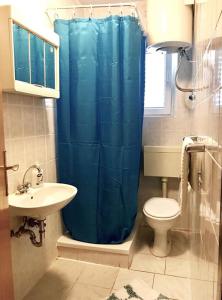 Ένα μπάνιο στο Apartments with a swimming pool Novalja, Pag - 211