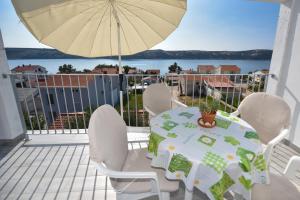 Balkón nebo terasa v ubytování Apartments by the sea Stara Novalja, Pag - 235