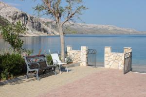 Fotografie z fotogalerie ubytování Apartments by the sea Metajna, Pag - 209 v destinaci Zubovići
