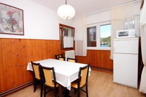 Kuchyň nebo kuchyňský kout v ubytování Apartments by the sea Zrnovska Banja, Korcula - 194 + 13 fotografií