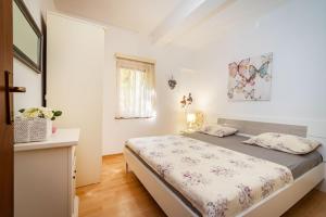 Postel nebo postele na pokoji v ubytování Apartments with a parking space Povljana, Pag - 232