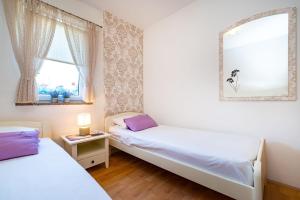 Postel nebo postele na pokoji v ubytování Apartments with a parking space Povljana, Pag - 232