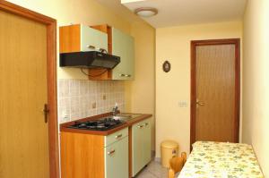 Kuchyň nebo kuchyňský kout v ubytování Apartments with a parking space Povljana, Pag - 232