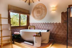 Um banheiro em Embaúba Boutique Hotel