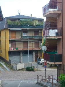 an apartment building with balconies and a parking lot at La Selva Incantevole Appartamento in Colazza