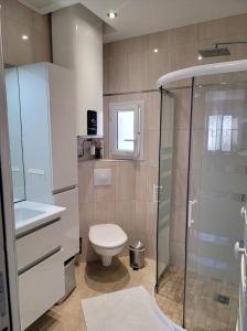 Phòng tắm tại 1 Chambre paisible à La Trinité proche de Nice et Monaco