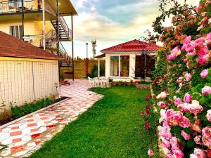 Zahrada ubytování Guest House “Aura”