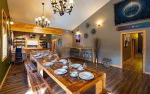 Gallery image of Journey's Perch by Revelstoke Vacations in Revelstoke