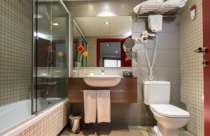 Ein Badezimmer in der Unterkunft Leonardo Boutique Hotel Barcelona Sagrada Familia