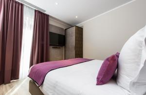 Ein Bett oder Betten in einem Zimmer der Unterkunft Leonardo Boutique Hotel Barcelona Sagrada Familia