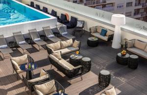 Bazén v ubytování NYX Hotel Madrid by Leonardo Hotels nebo v jeho okolí