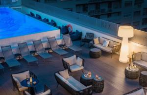 Bazén v ubytování NYX Hotel Madrid by Leonardo Hotels nebo v jeho okolí