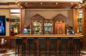 Lounge nebo bar v ubytování Leonardo Hotel Milan City Center