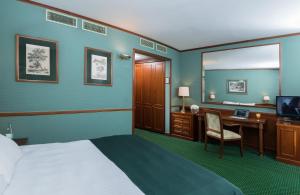 Postel nebo postele na pokoji v ubytování Leonardo Hotel Milan City Center + 37 fotografií