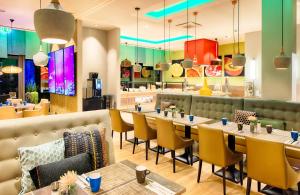 Ein Sitzbereich in der Unterkunft Leonardo Hotel Munich City South