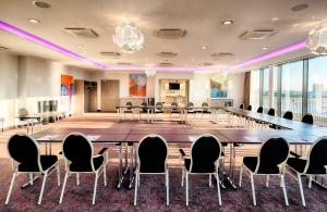 Der Geschäftsbereich oder Konferenzraum in der Unterkunft Leonardo Hotel Munich City South