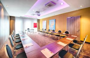 Der Geschäftsbereich oder Konferenzraum in der Unterkunft Leonardo Hotel Munich City South