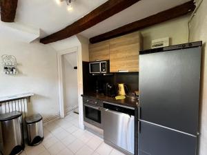 Dapur atau dapur kecil di Gites aux Fleurs de Cerises +4 gambar