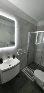 Koupelna v ubytování Apartments Ena