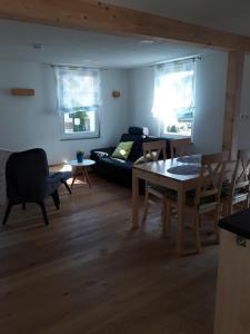 a living room with a couch and a table and chairs at Lamm - Wohnung 1 in Spiegelberg