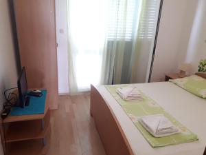 En eller flere senger på et rom på Apartment Zaostrog 6659a