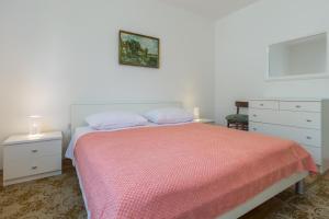 Posteľ alebo postele v izbe v ubytovaní Apartments with a parking space Umag - 7063